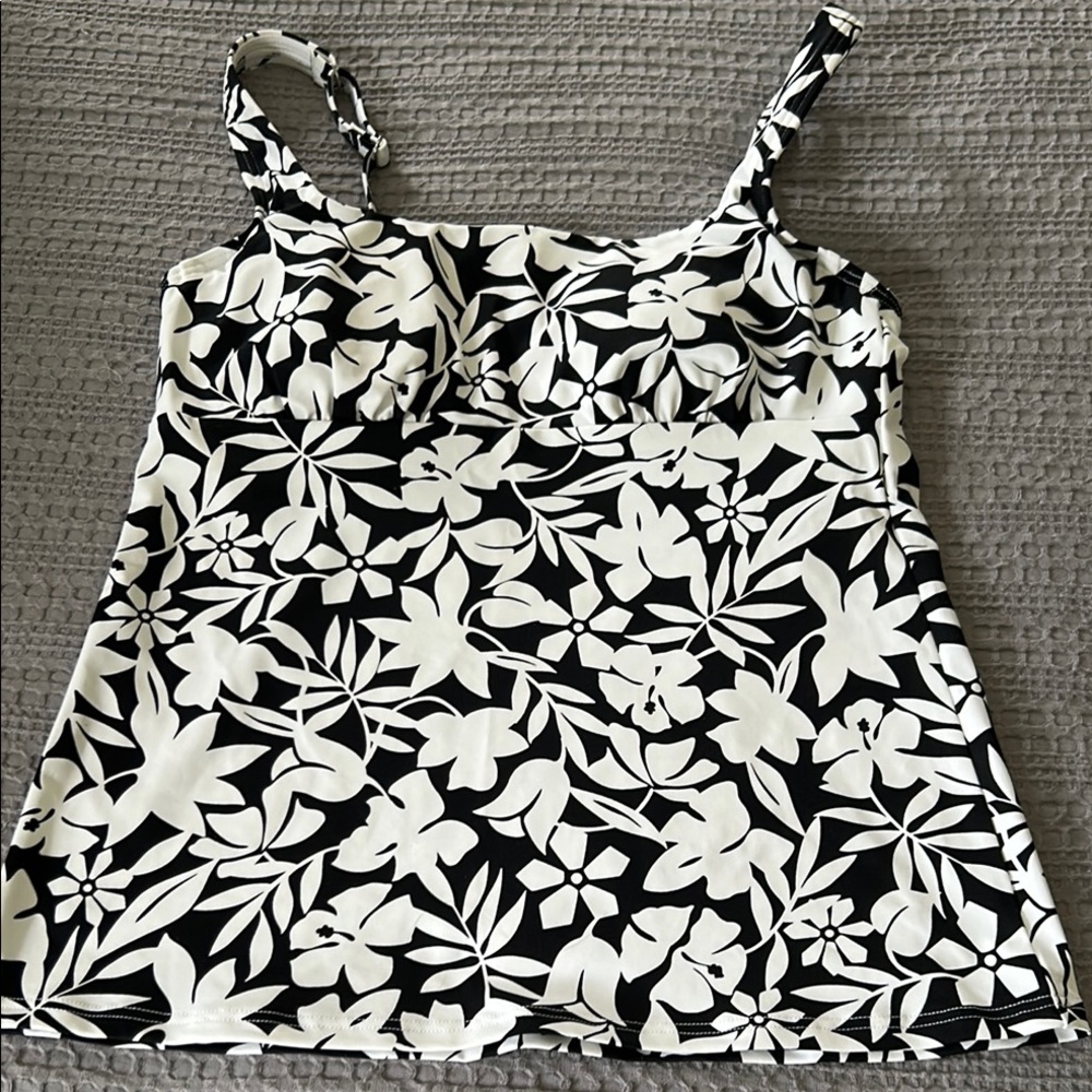 Lands End Floral Black and White Women's Tankini Swim Top. NWT!